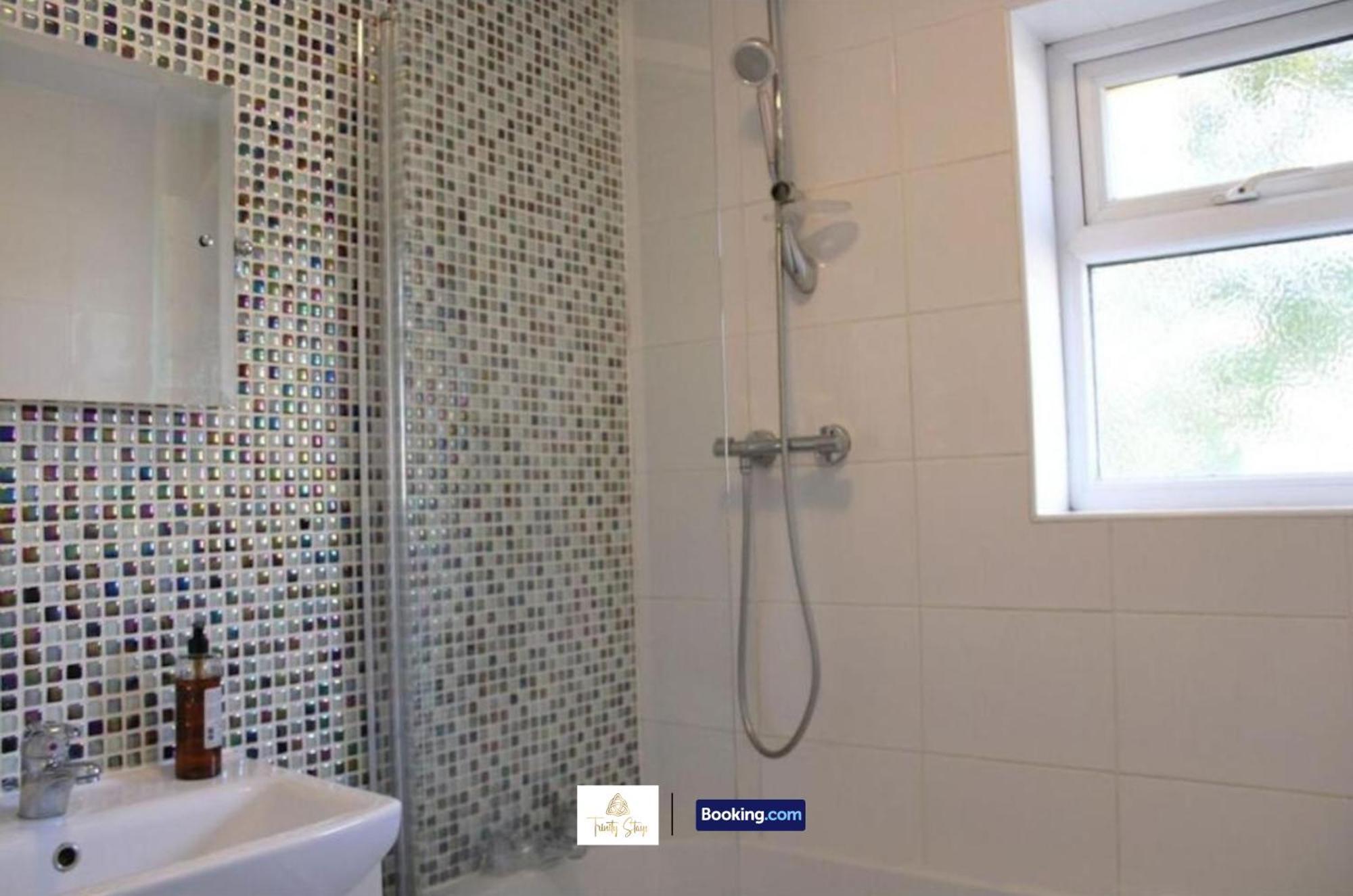 4 Bedroom House With Parking Near City Centre By Trinity Stays Short Lets & Serviced Accommodation Cambridge Экстерьер фото